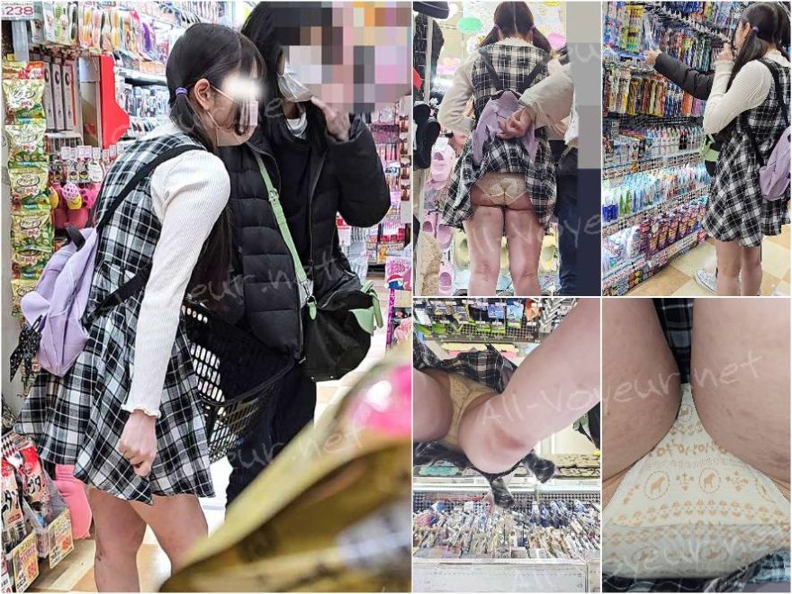 【再販】ママが隣にいても構わずスカートめくり！