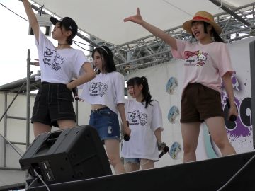 ビーチの歌姫たち＃012：【4K動画】Tシャツから覗く素肌だ魅力的！！