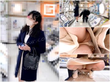 ガッツリ食い込みの美人妻 vs 最多出演の協力者と覗き込む同業者【禁断の逆さ撮り】Vol.73