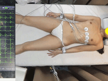 心電図検査室 あらがえない快感に脈が乱れる女性患者二名 心電図検査室 あらがえない快感に脈が乱れる女性患者二名